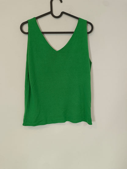 OTRAS. Top verde punto. TS/M