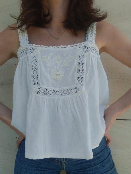 LOUISE MISHA. Top beige detalles croché T.36