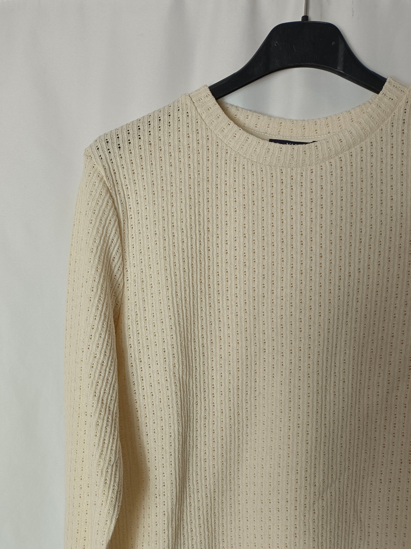 KIABI. Beige die-cut top TL