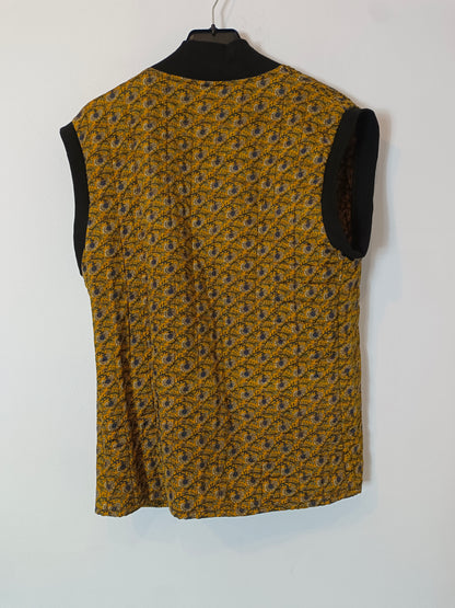 OTHERS. Mustard flower vest Tu(M)