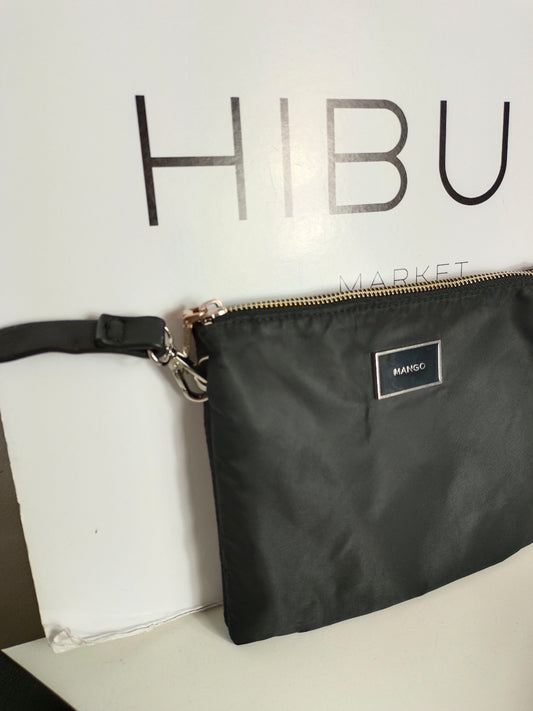 MANGO. Bolso negro lona