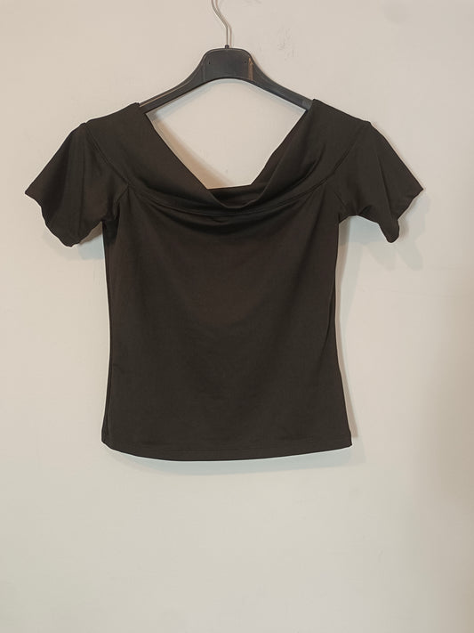 H&M. Top negro cuello barco T.s