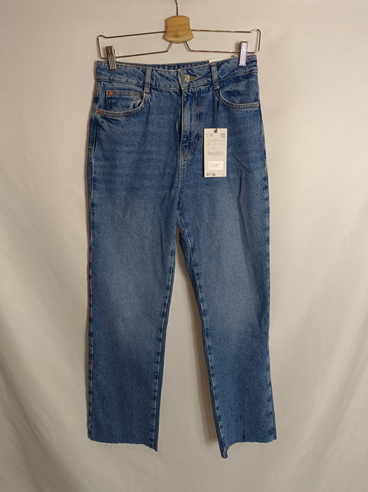 ZARA. Pantalón vaquero recto T.36