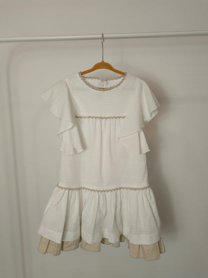 MIRANDA ES COSA DEN NIÑOS. Vestido  blanco detalle beige T.8 años