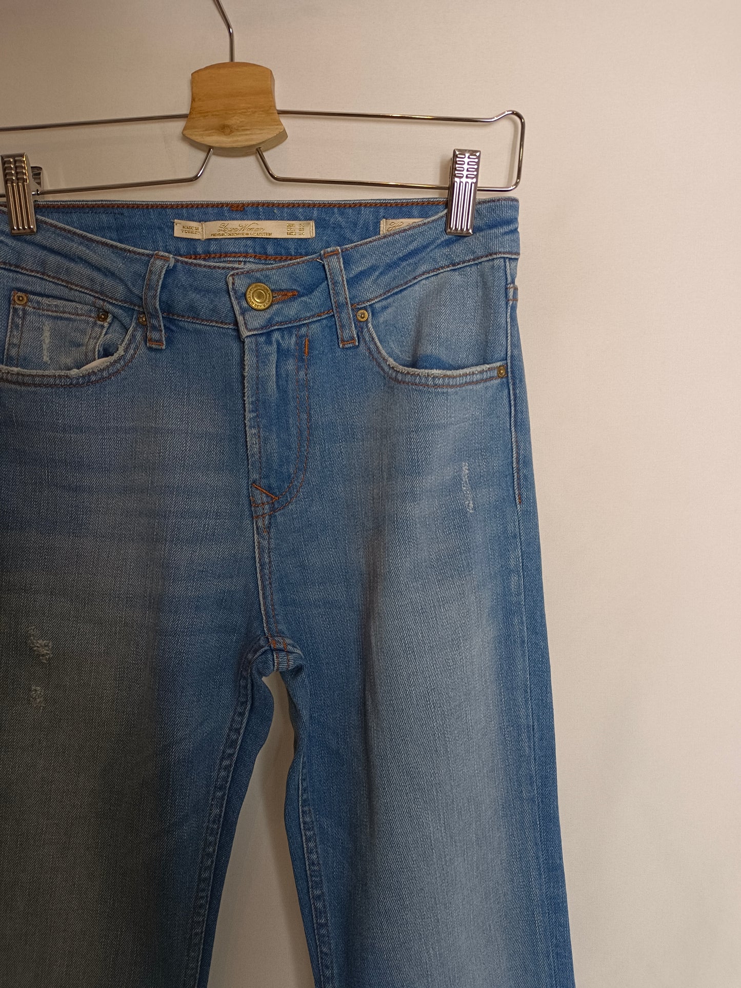 ZARA. Pantalón claro campana T.34