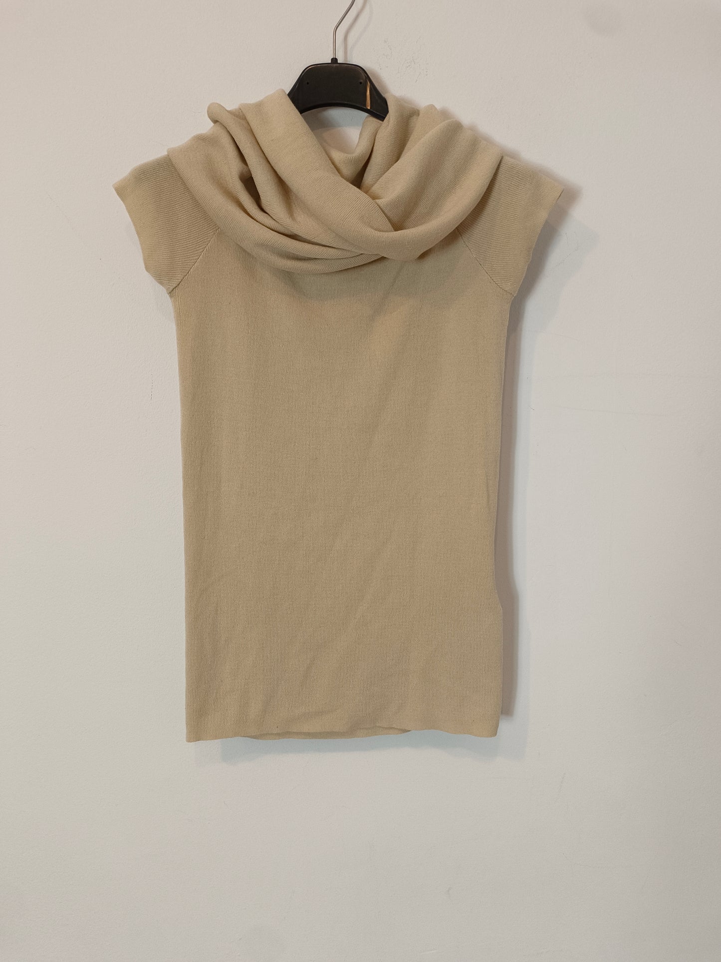 ZARA. Top beige cuello barco  T.s