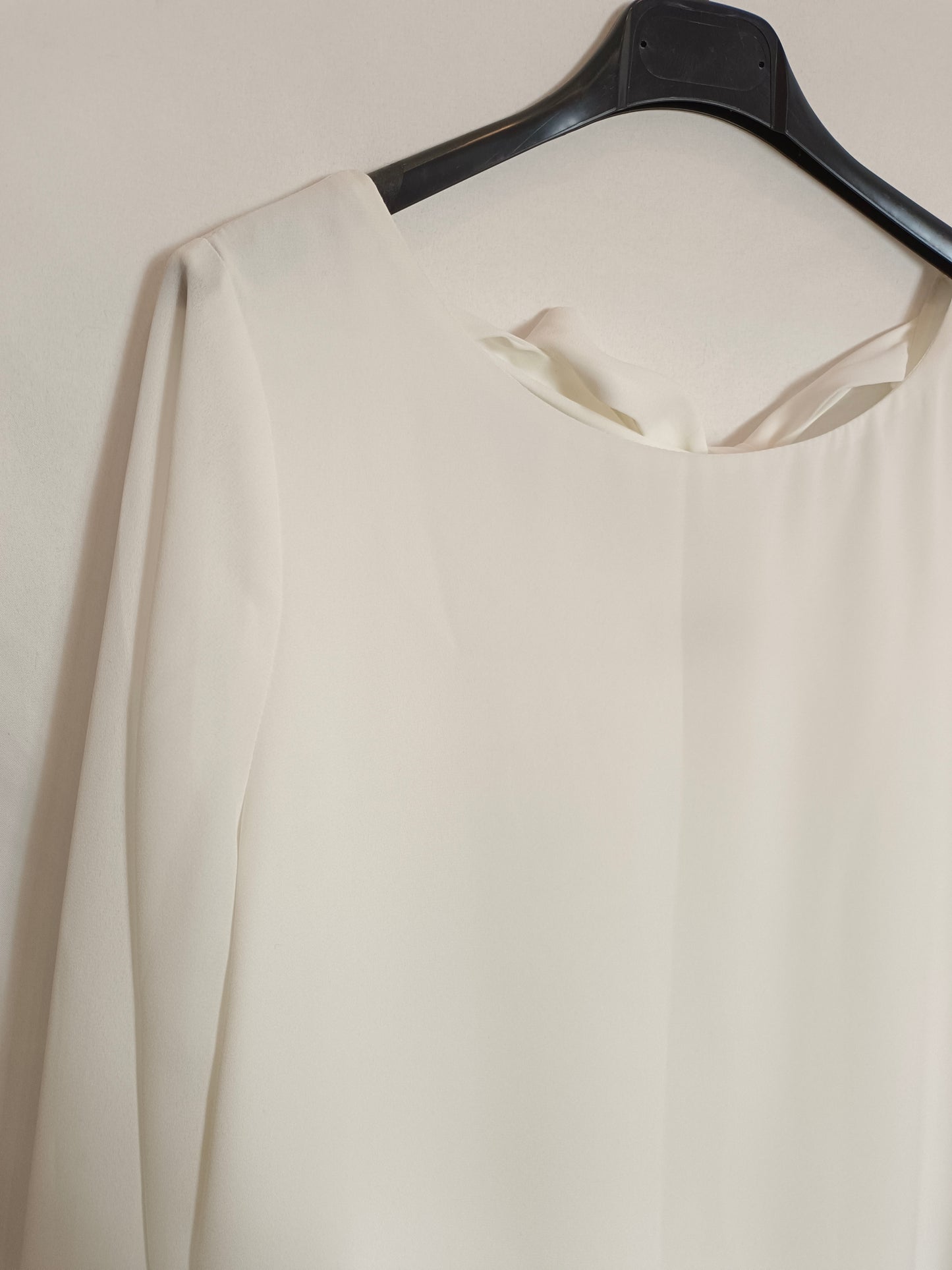 NEW SLEEVE. Blusa blanca fluida T.s