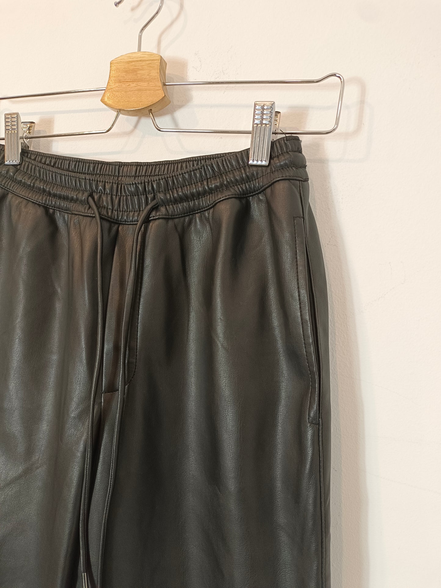 MANGO. Black faux leather trousers, size xxs
