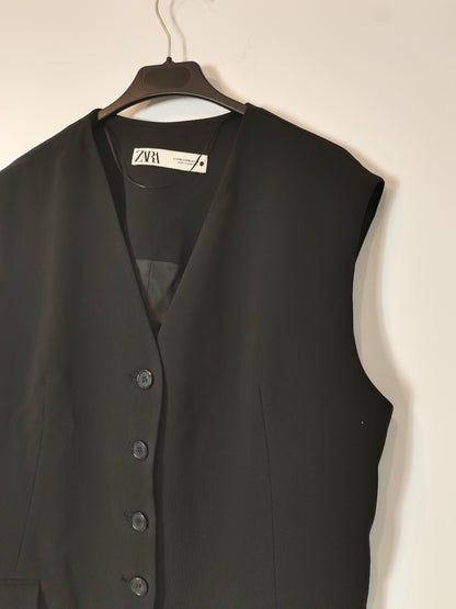 ZARA. Chaleco negro  abotonado  T.xxl