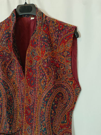 OTRAS. Chaleco estampado burdeos T.L