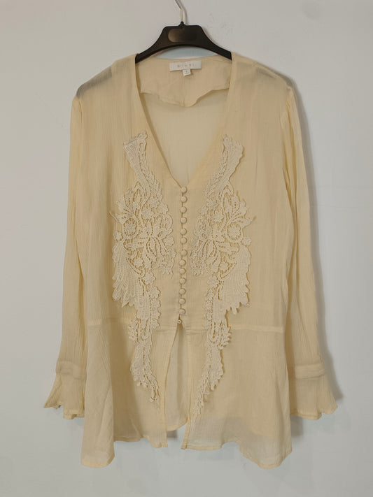 ERI+ALI (&amp;OTHER STORIES). Beige button-down blouse with lace Ts