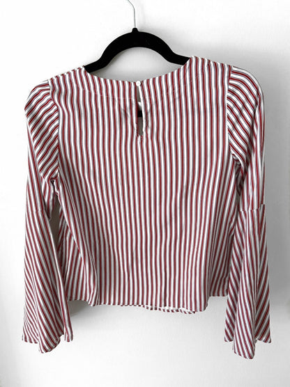 PULL &amp; BEAR. XS Blouse