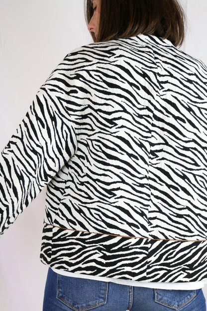 Market. ZARA. Chaqueta estampado cebra T.xs