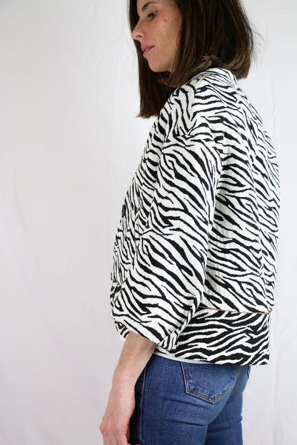 Market. ZARA. Chaqueta estampado cebra T.xs