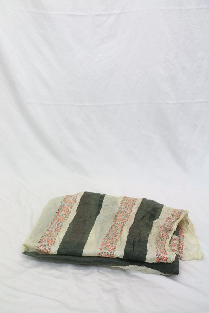 OTHERS. Striped scarf