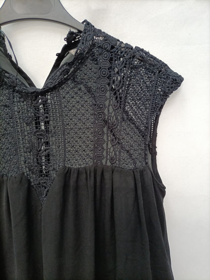 ZARA.Top negro fluido encaje T.xs