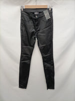 C&A. Pantalon negro encerado T.34