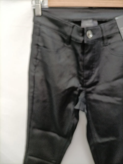 C&A. Pantalon negro encerado T.34