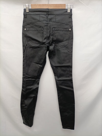 C&A. Pantalon negro encerado T.34