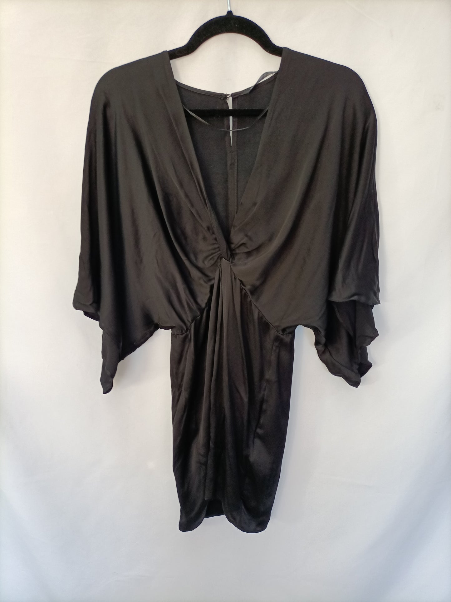 ZARA. Vestido negro satinado fiesta T.xs
