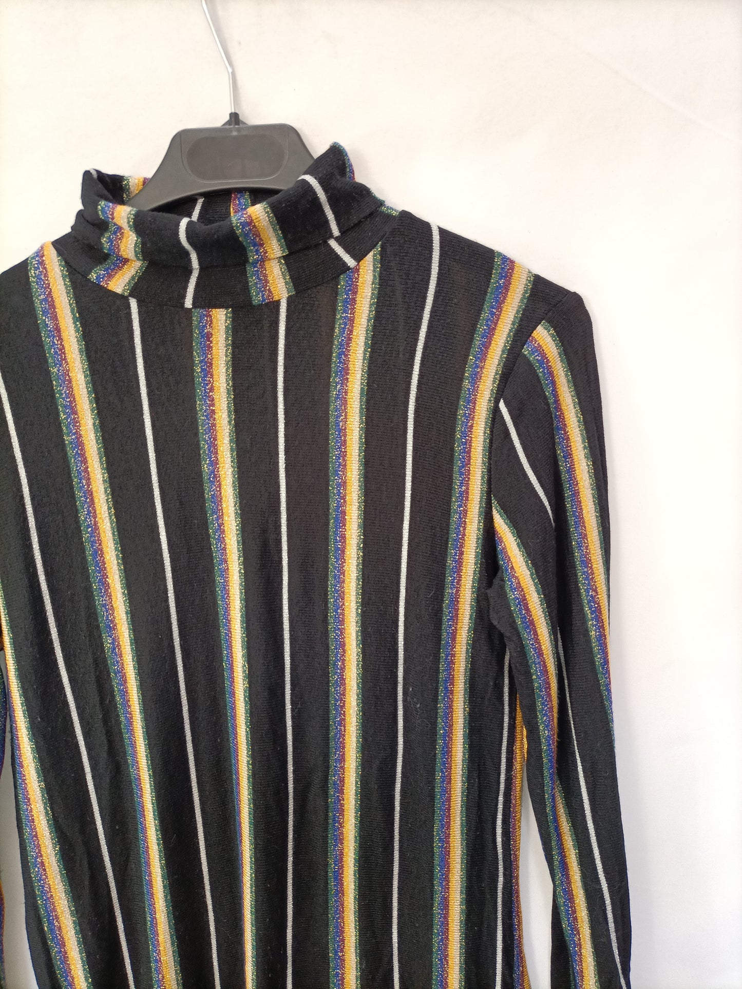 ZARA. Top negro rayas colores T.s