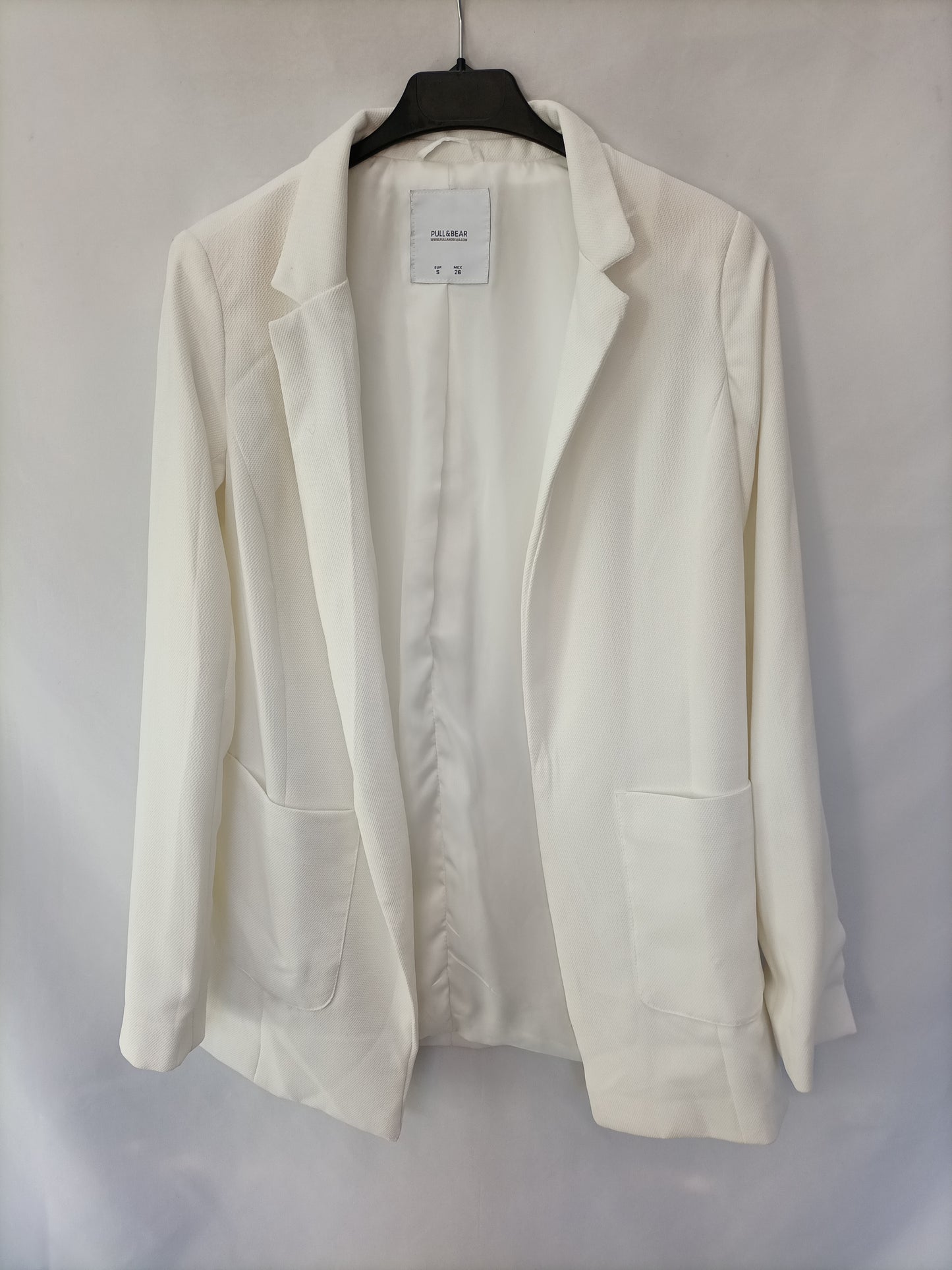 PULL& BEAR. Blazer blanca tejido T.s