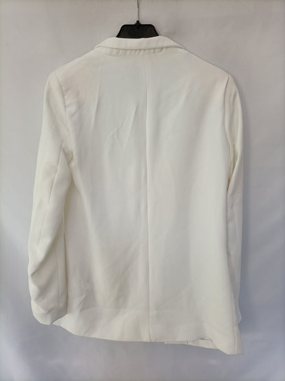 PULL& BEAR. Blazer blanca tejido T.s
