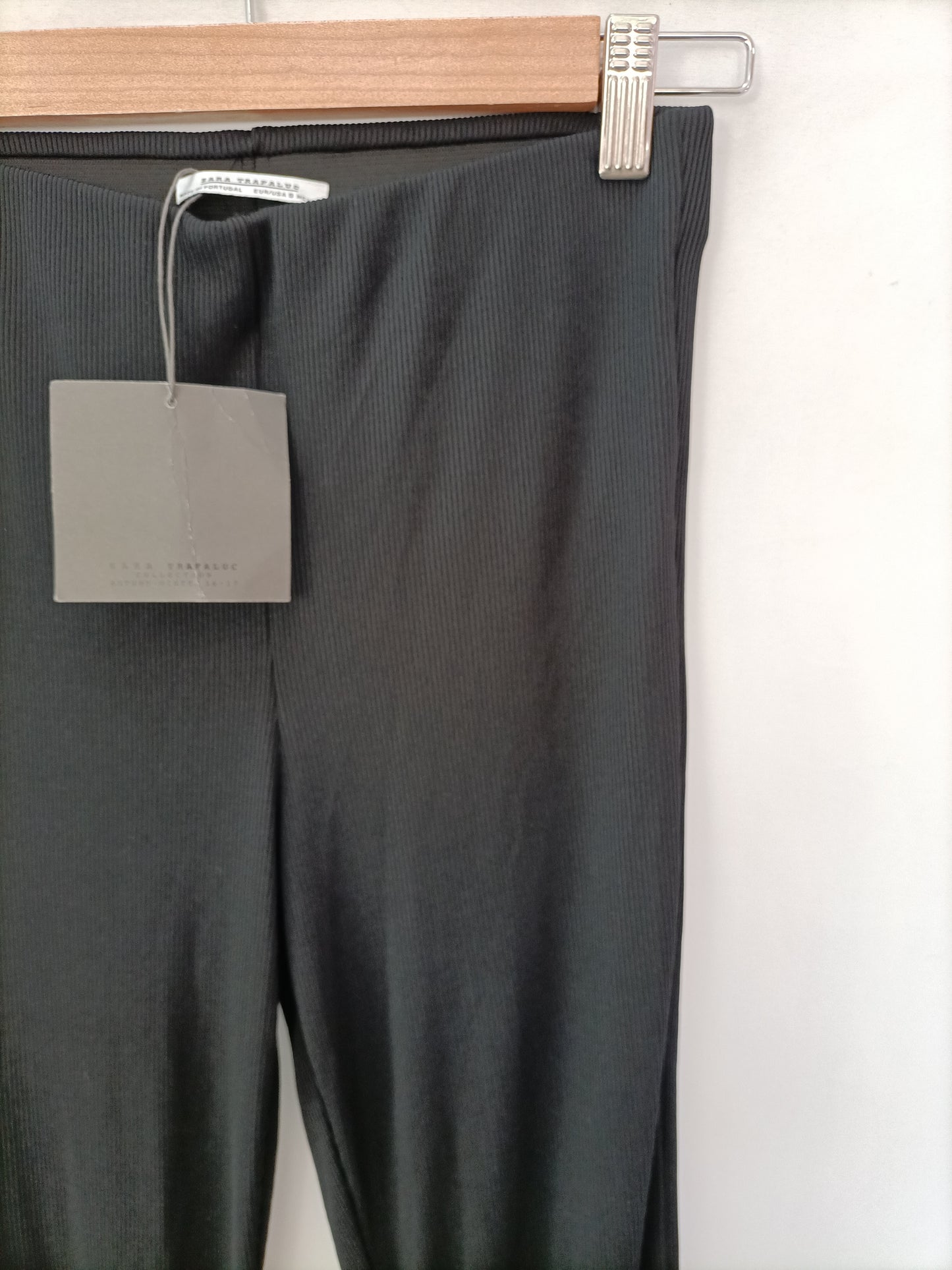 ZARA. Pantalón negro canale volante T.s