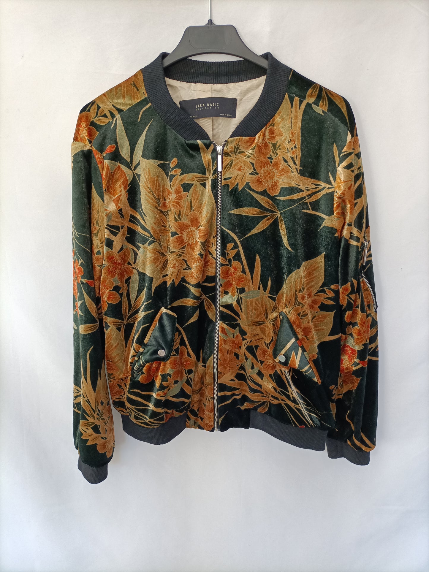 ZARA. Bomber negra terciopelo T.m