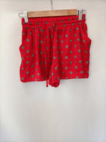 BERSHKA. Shorts rojo estampado  T.s