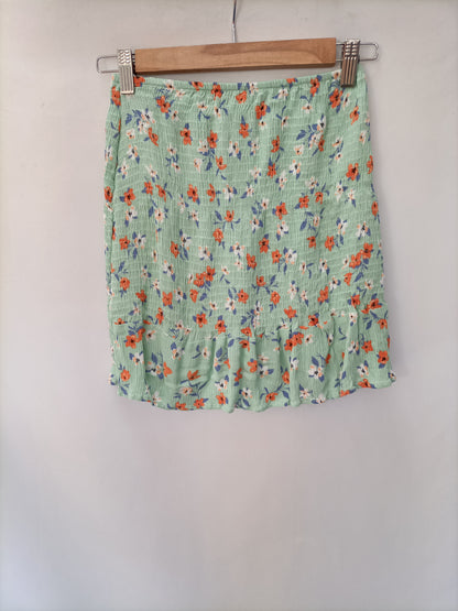 PULL&BEAR. Falda corta flores  T.s