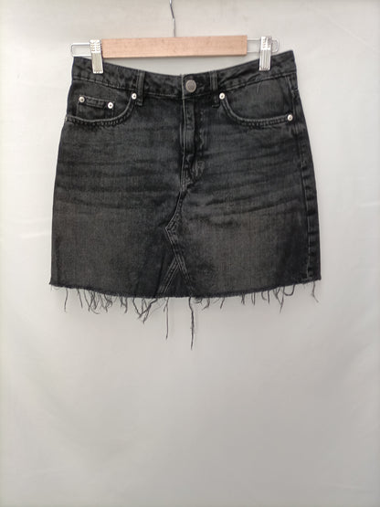 H&M. Falda denim negra T.36