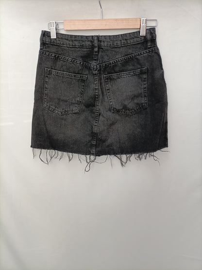 H&M. Falda denim negra T.36