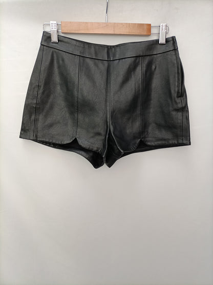 H&amp;M. Faux leather shorts S.36