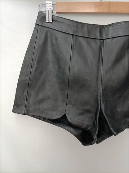 H&amp;M. Faux leather shorts S.36