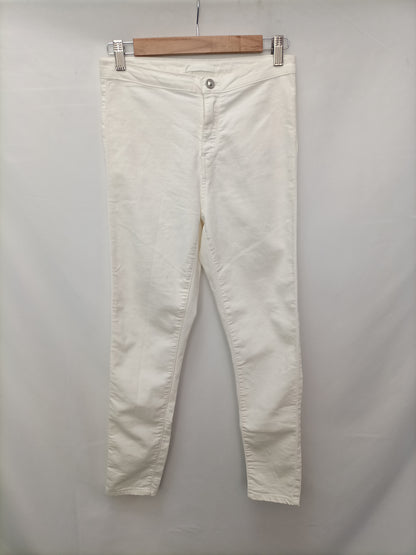 BERSHKA. White denim leggings T.40