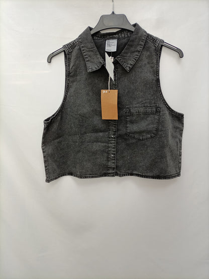 H&amp;M. Grey denim top size 36