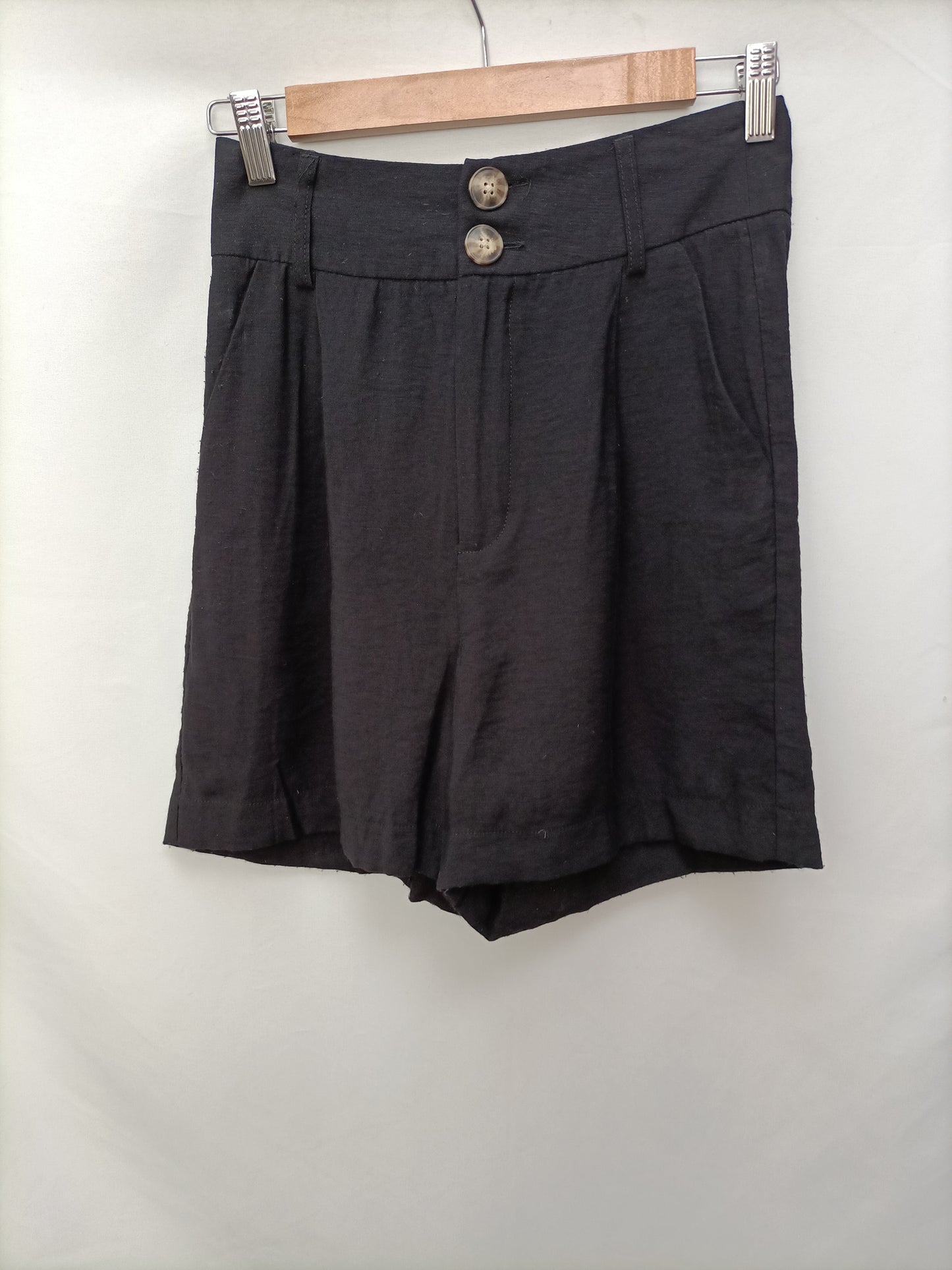 STRADIVARIUS. Bermuda negra fluida T.36