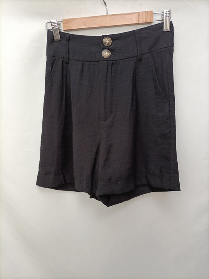 STRADIVARIUS. Bermuda negra fluida T.36