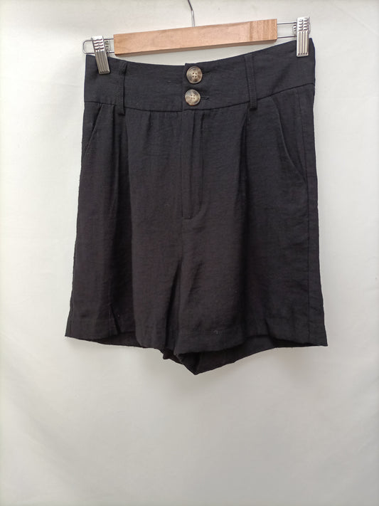 STRADIVARIUS. Bermuda negra fluida T.36