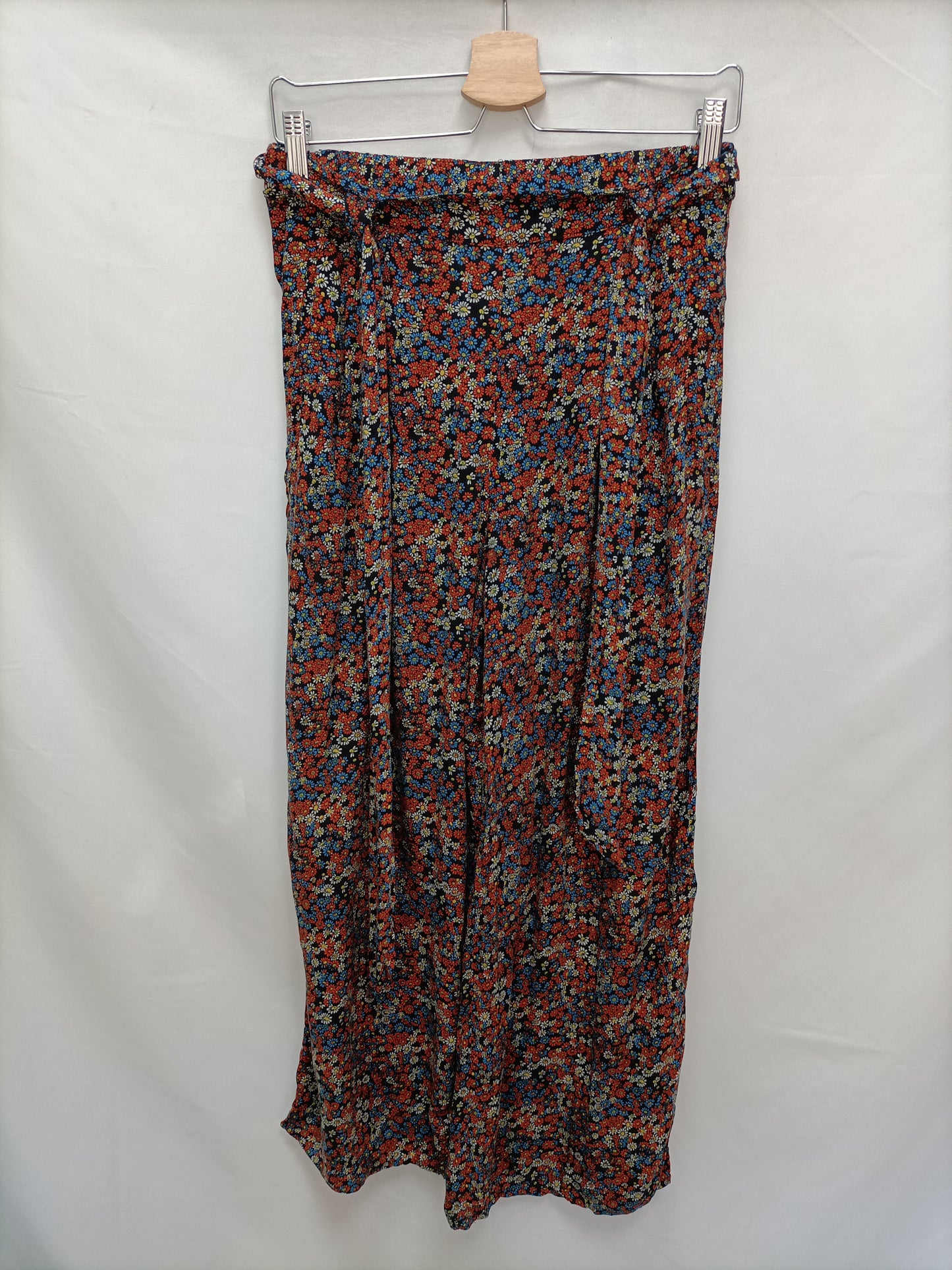 OTHERS. Floral culottes size 36