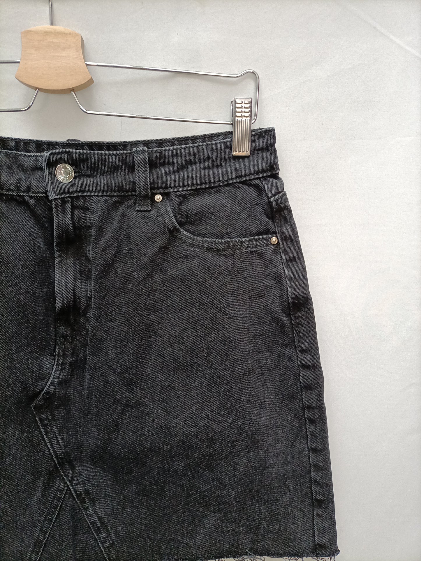 PRIMARK. Falda denim negra T.42