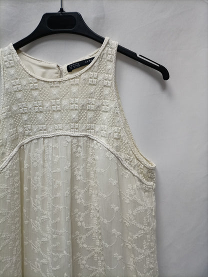 ZARA. Vestido beige encaje  T.m