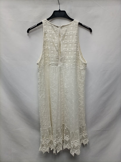 ZARA. Vestido beige encaje  T.m