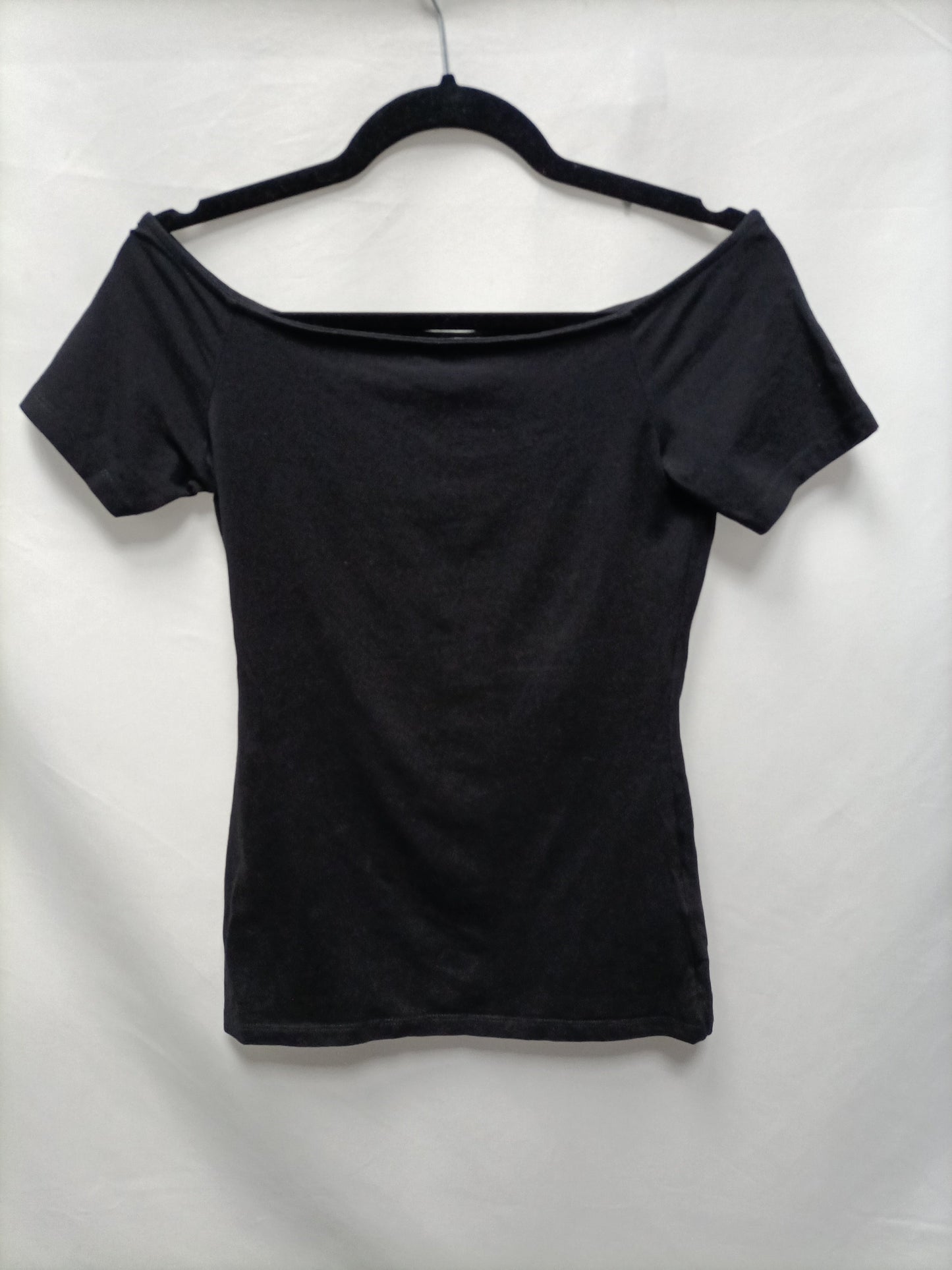 H&M. Camiseta básica negra T.s