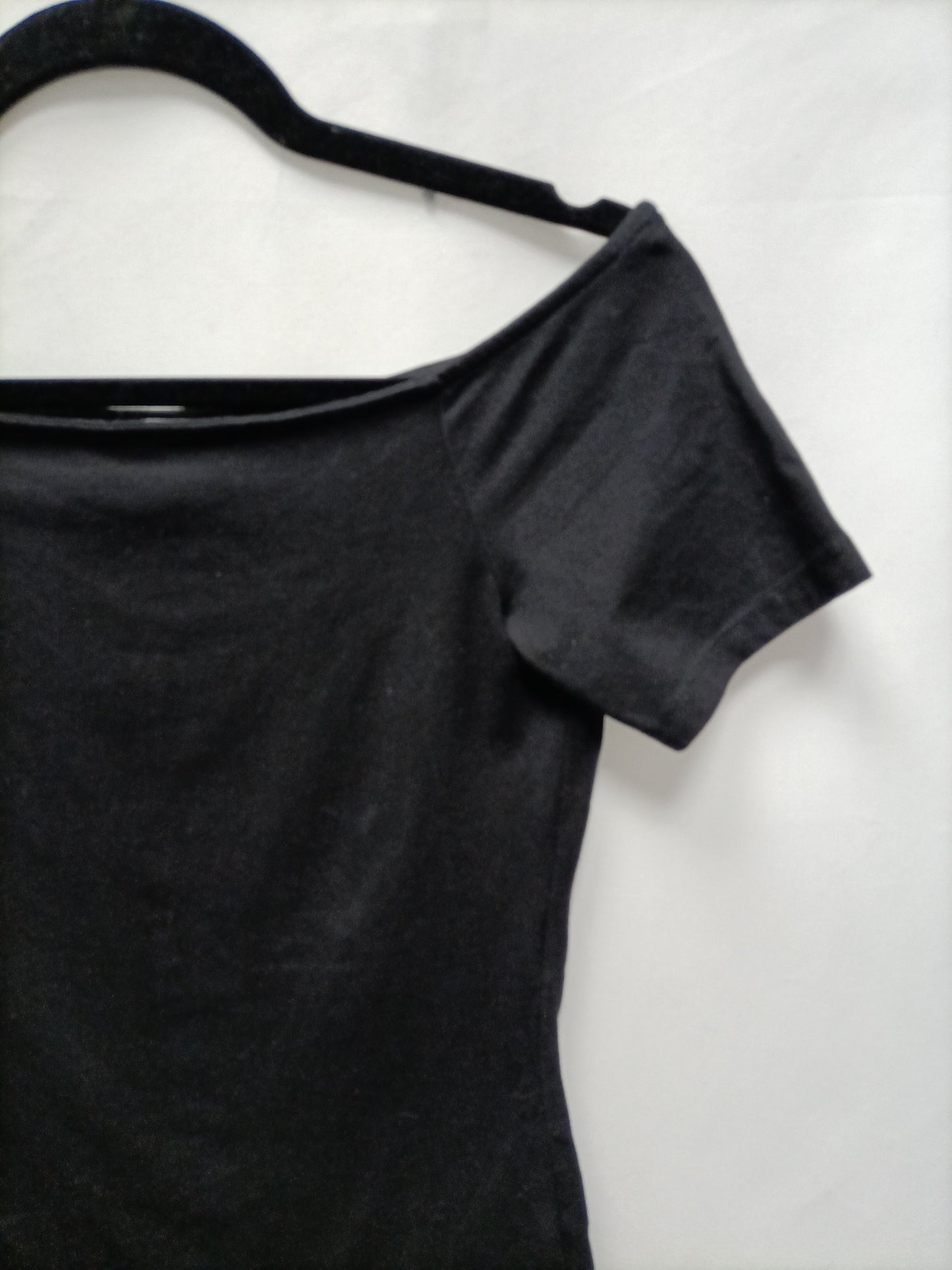 H&M. Camiseta básica negra T.s