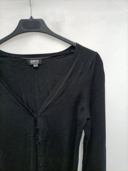 WHITE. Basic black cardigan T.40
