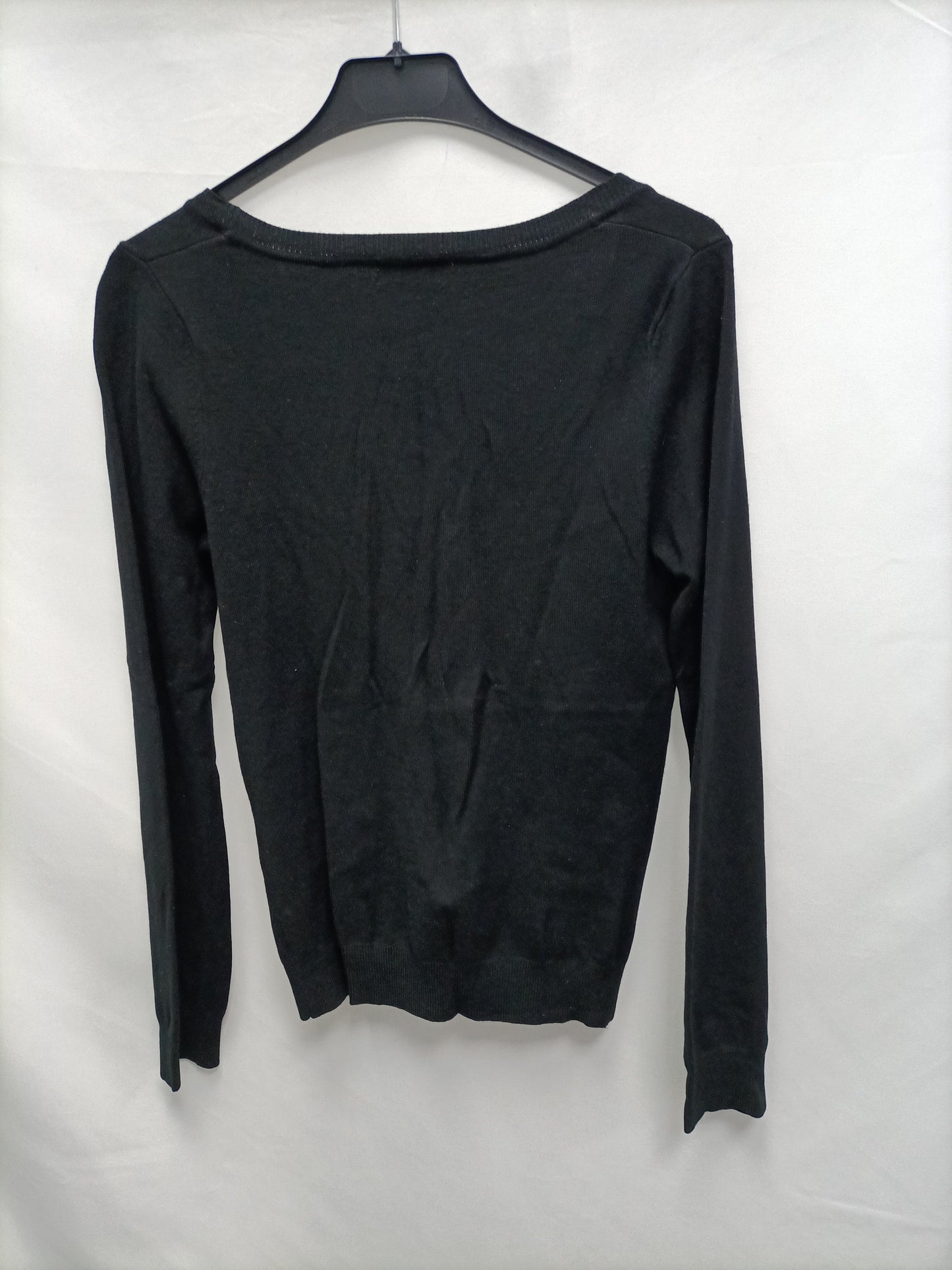 WHITE. Basic black cardigan T.40