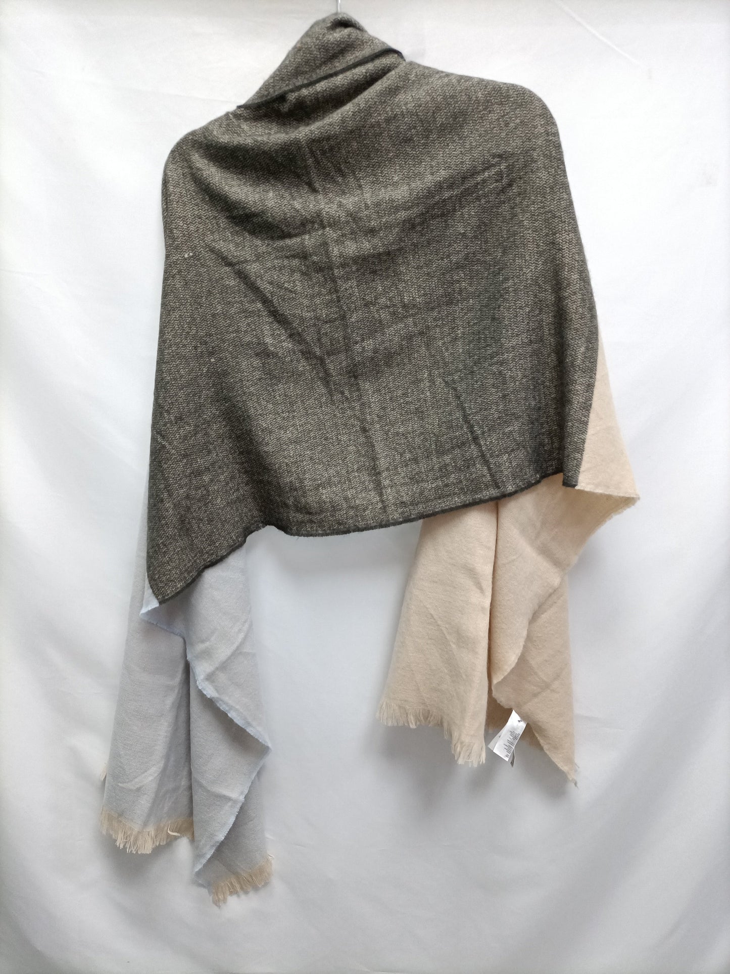 H&M. Bufanda tricolor T.u