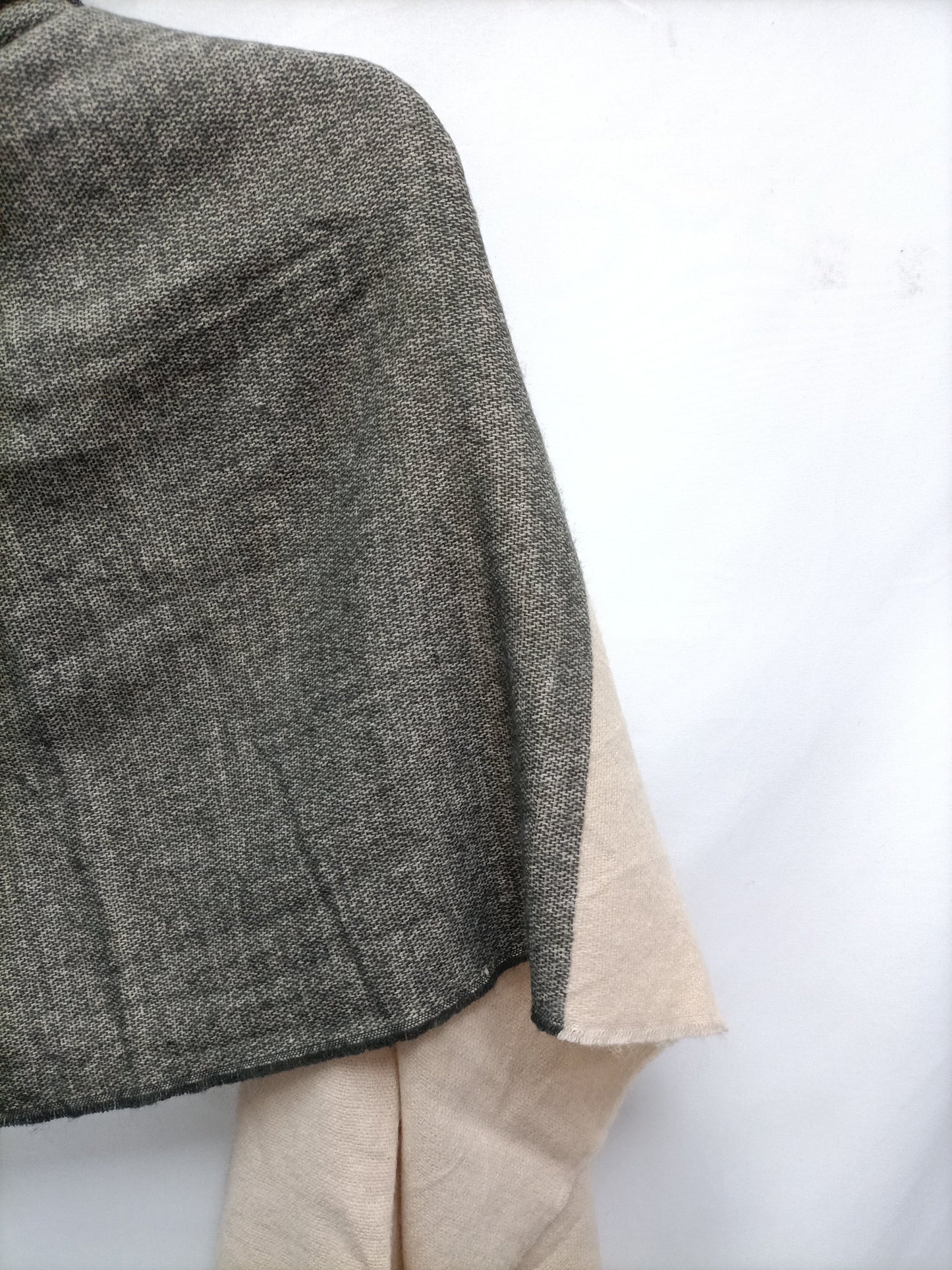 H&M. Bufanda tricolor T.u